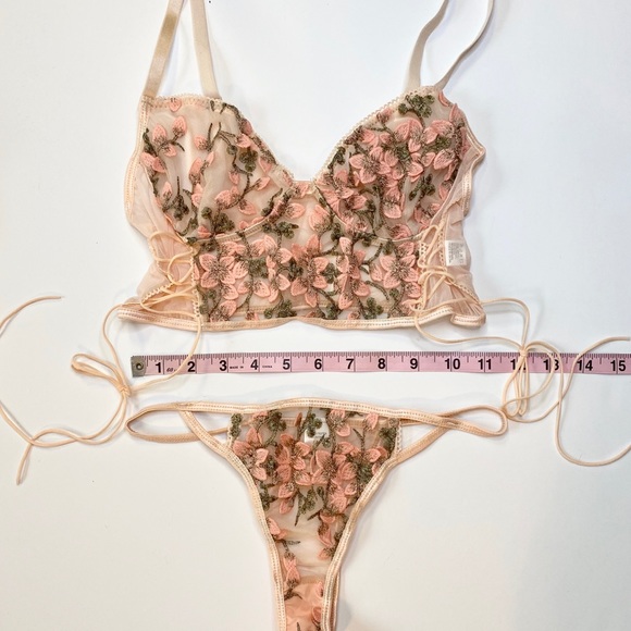 🌸Pink Embroidered Lingerie Set🌸 - Picture 12 of 12